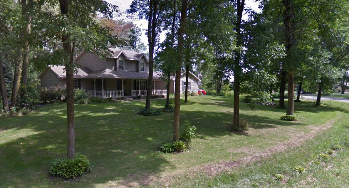 Suamico! 5 Bed/3.5 Bath w/Access To Lake Leone! Only 329k, ARV 458k